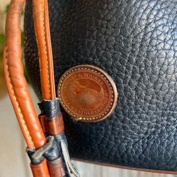 Dooney & Bourke Vintage Navy Blue Leather Drawstring Bucket Medium Crossbody Bag - Picture 4 of 16